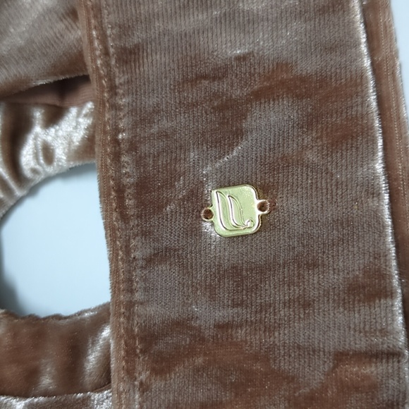 NWT Fabletics Oasis Crushed Velour Twist Sports Bra - Picture 7 of 13